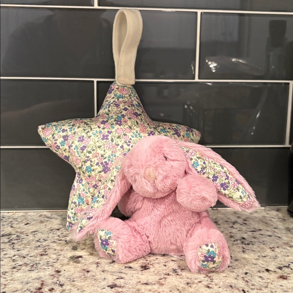 Jellycat Blossom Tulip Bunny Rabbit Pink Musical Star Pull Soft Plush Toy - Picture 2 of 7
